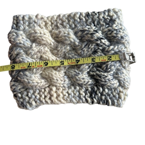 Chunky Knit Infinity Scarf - Gray and Cream - Picture 3 of 4